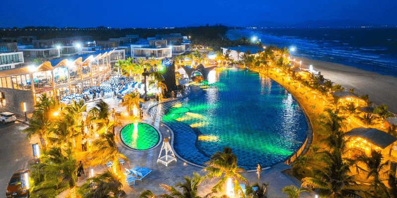 Phối cảnh hồ bơi và nhà hàng nội khu dự án