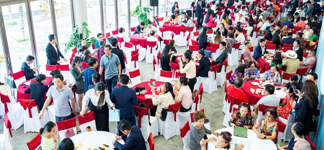 Đông đảo khách hàng tham dự sự kiện. Ảnh: TDG Group