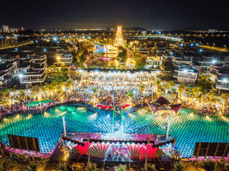 Hàng ngàn du khách cùng nhau đắm chìm trong không gian lễ hội hoành tráng tại The Maris Vũng Tàu.