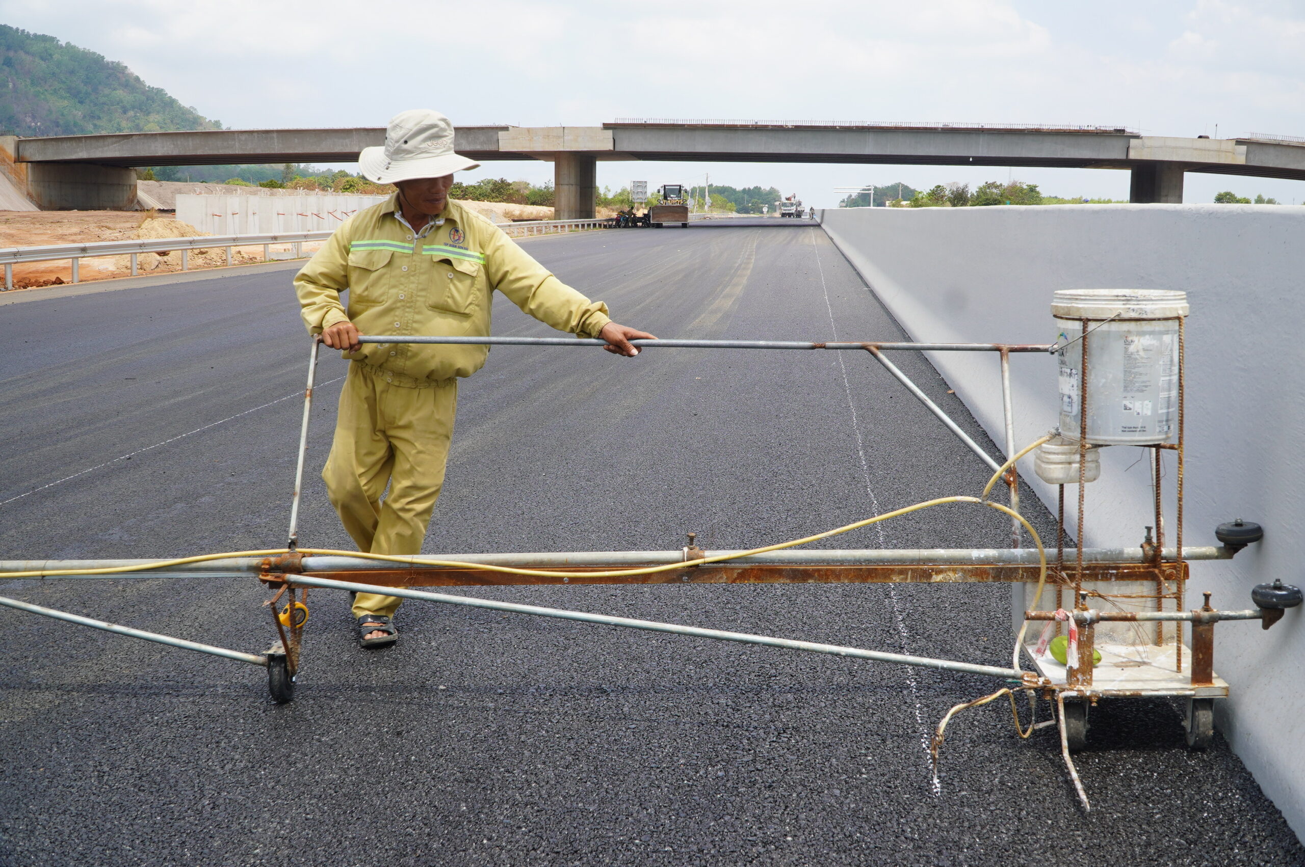 Những công đoạn cuối trước ngày thông xe kỹ thuật
