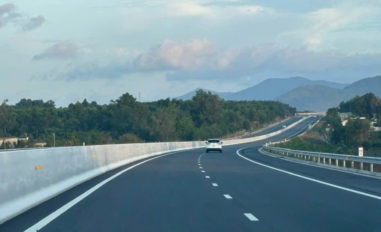 Thi công các hạng mục phụ trợ cao tốc Biên Hòa - Vũng Tàu