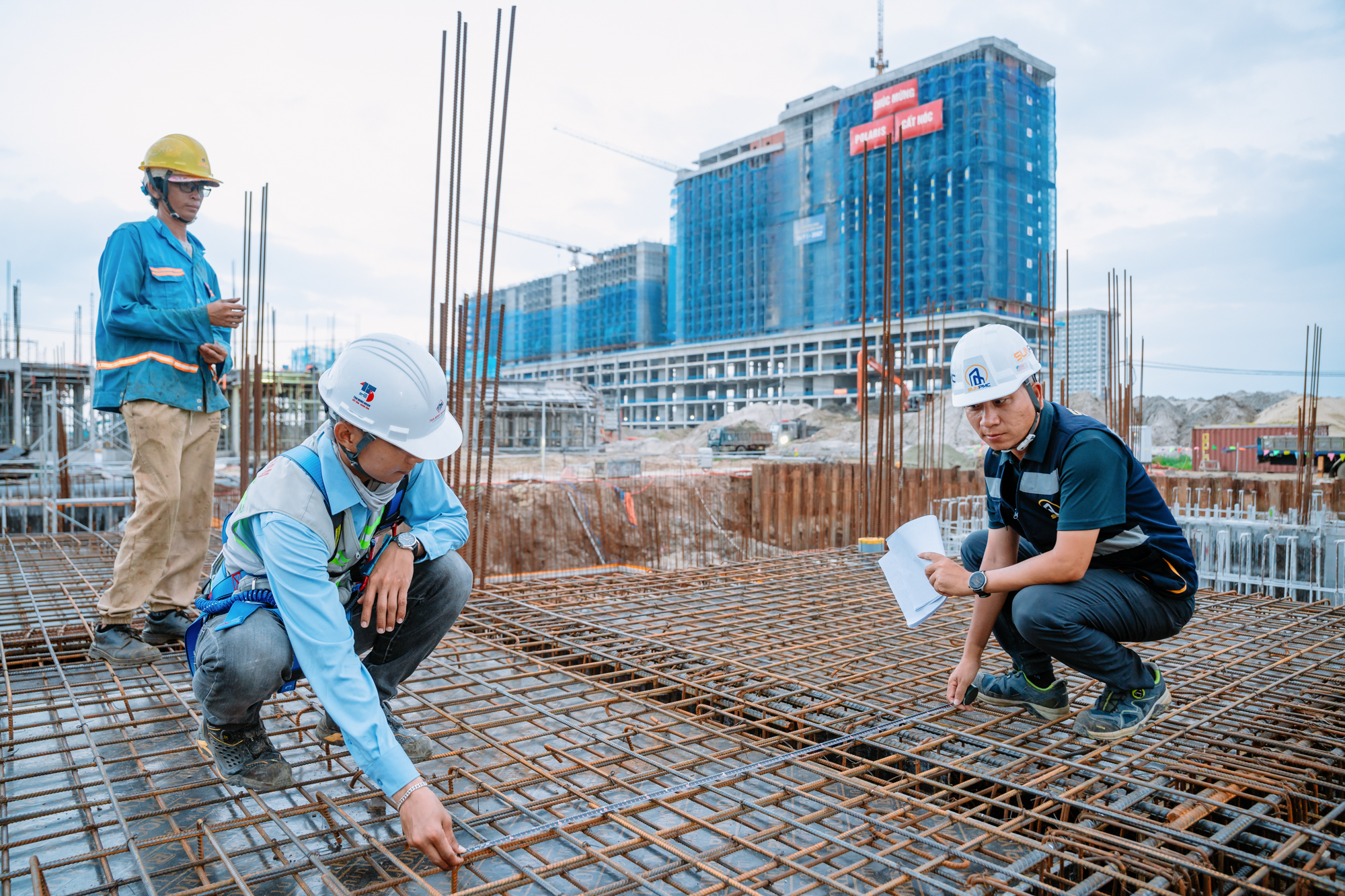 Bể tạo sóng và sông lười tại Sun World
