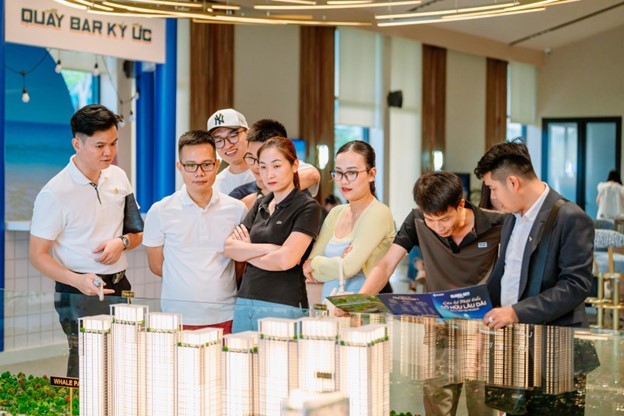 Khách hàng và nhà đầu tư tại Blanca City