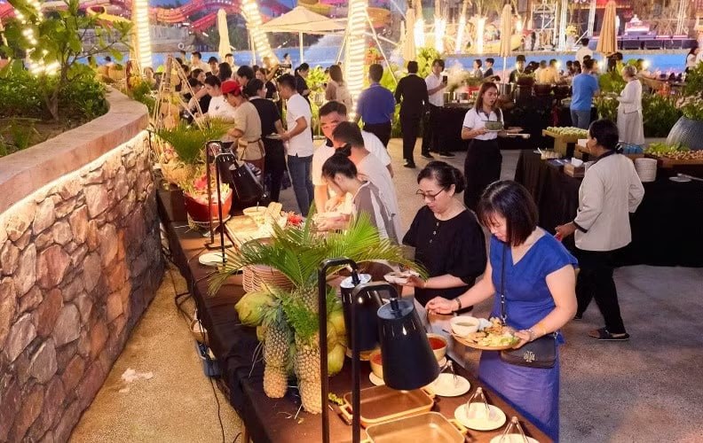 Pháo hoa và không khí lễ hội tại Sun World Vung Tau