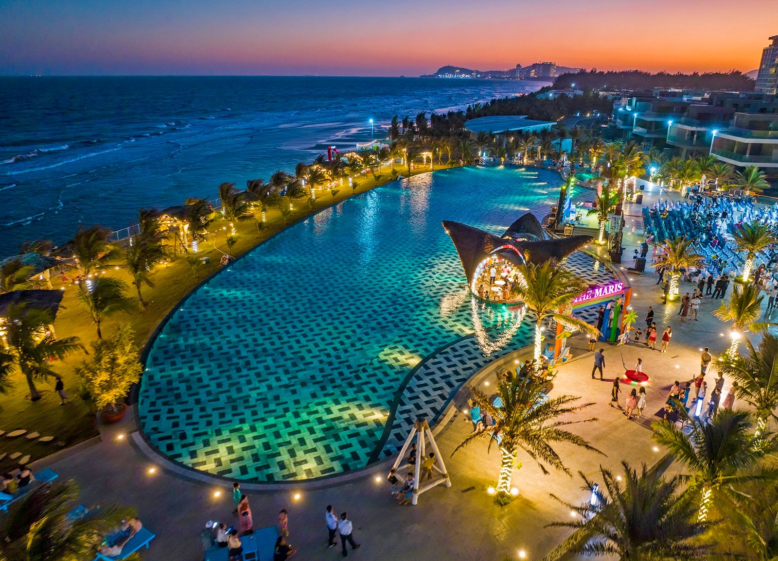 Hồ bơi vô cực 2.225m2 The Maris Vũng Tàu