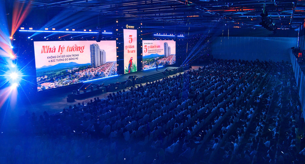Đại diện Sun Property chia sẻ thông tin về Beachtro Tower tại sự kiện