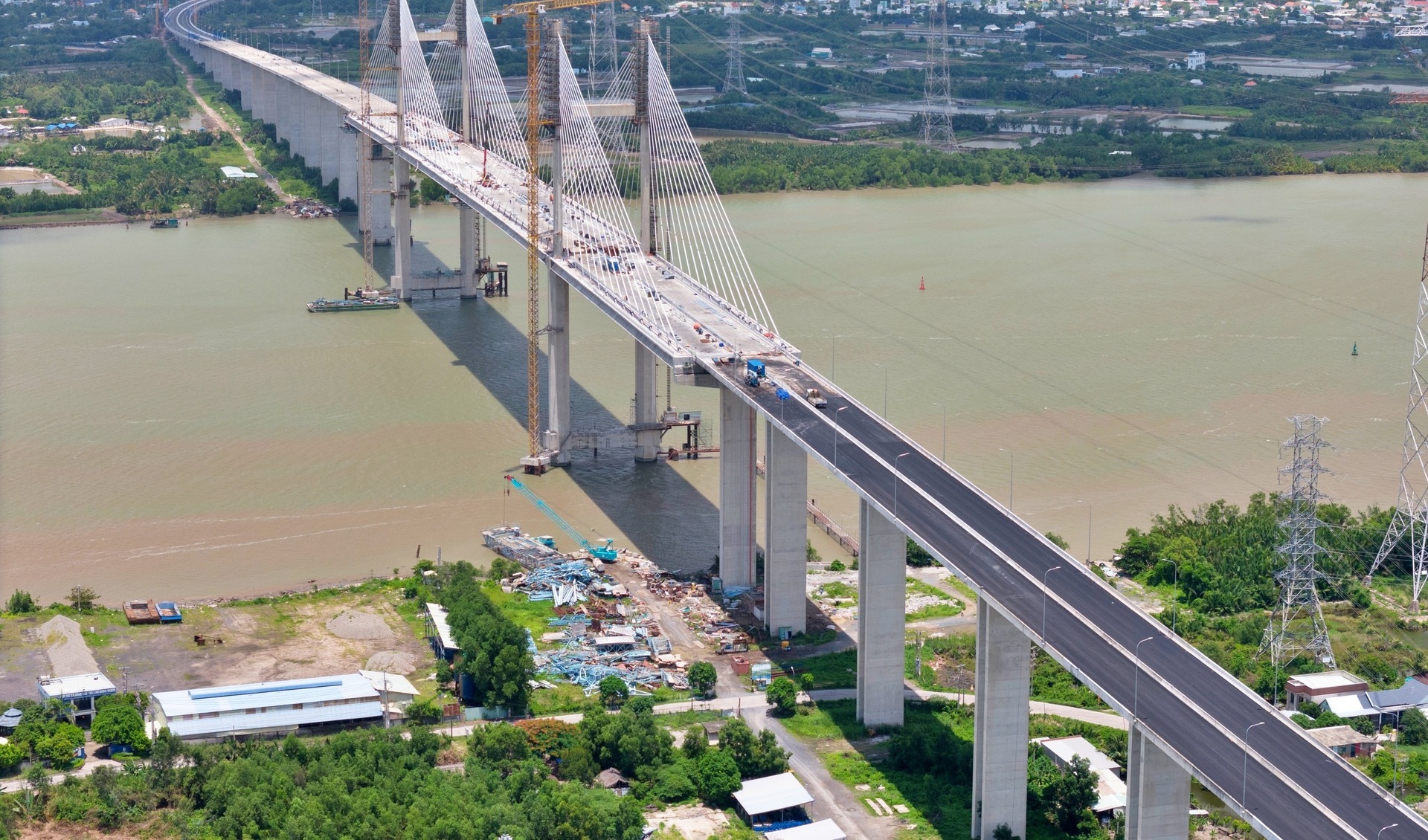 Cầu Phước Khánh bắc qua sông Lòng Tàu
